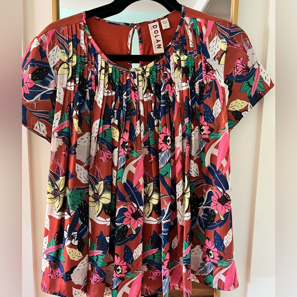 Women’s Floral silk blouse with T-shirt back. Size S from Anthropologie.